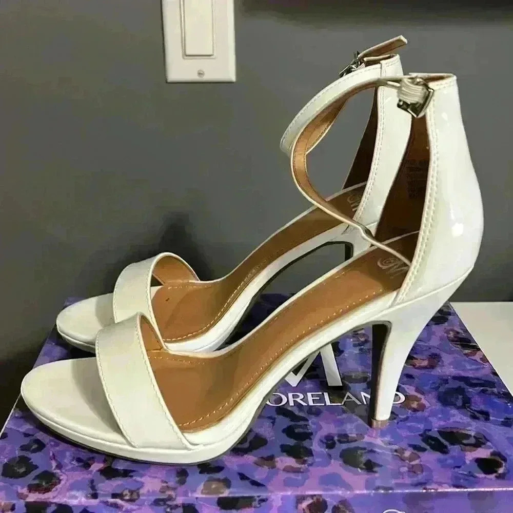 Heels - Picture 2 of 5